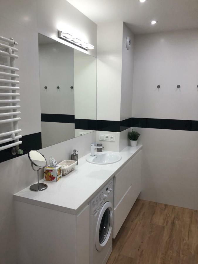 Klimatyzowany Apartament Roma Z Garazem Podziemnym Kielce Exterior photo